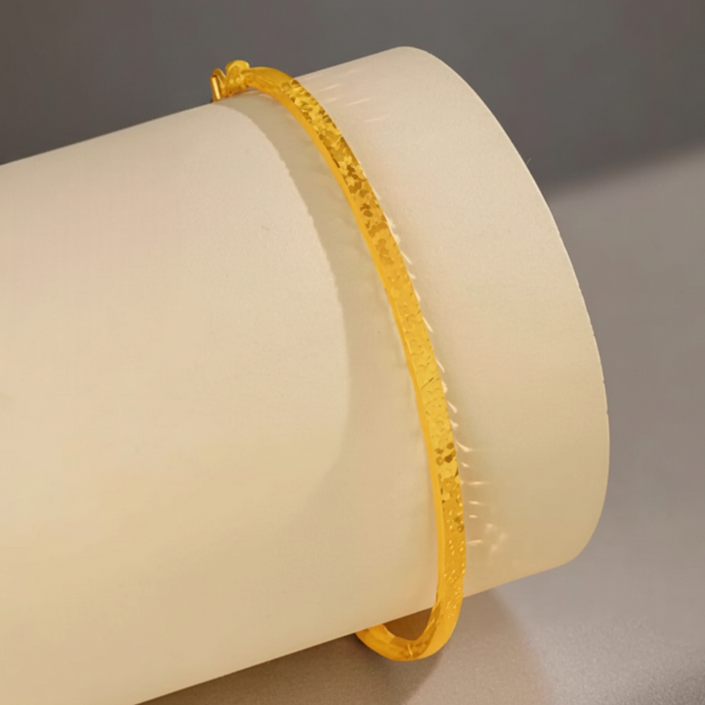 18K Gold Sparkling Bangle Bracelet