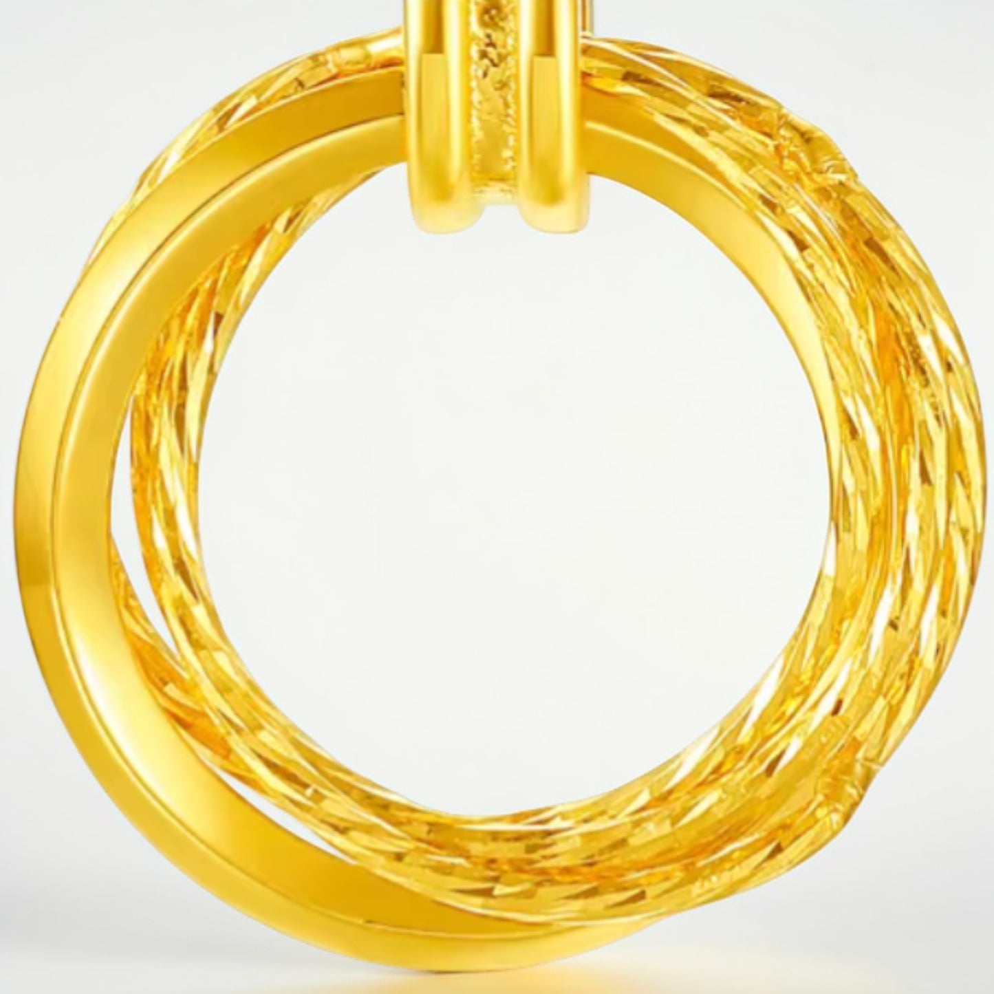 18K Gold Möbius Strip Round Pendant Necklace