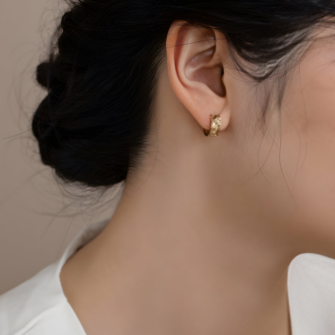 Gypsophila 18K Gold Sparkle Luxurious Hoop Earring