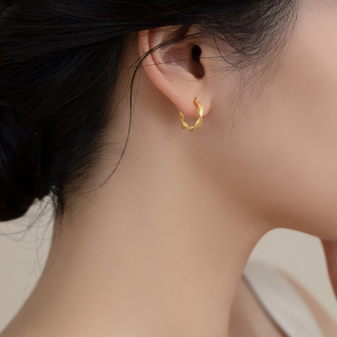 Three-dimensional Twist 18K Gold Wave Brushed Hoop Earrings