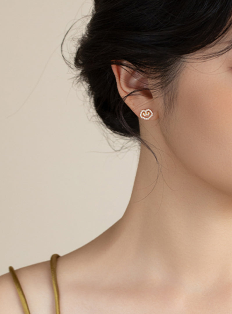 18k Pure Gold Ruyi Lucky Cloud Stud Earrings - Gypsophila Co.