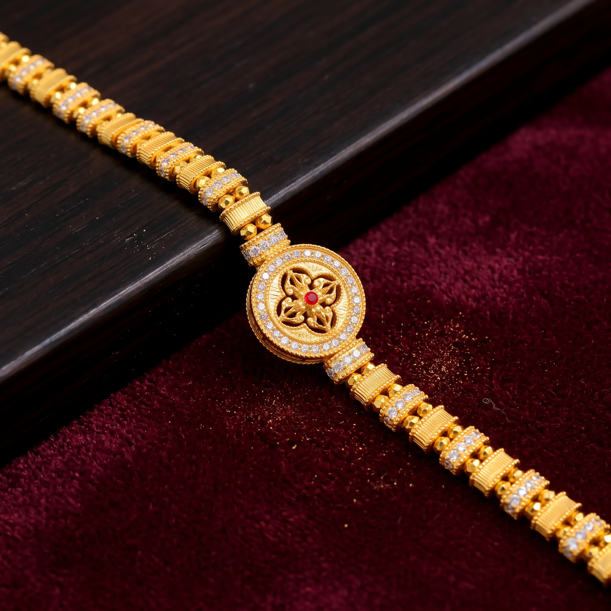 18k Fine Gold Wide Classic Zircon Detail Charm Bracelet