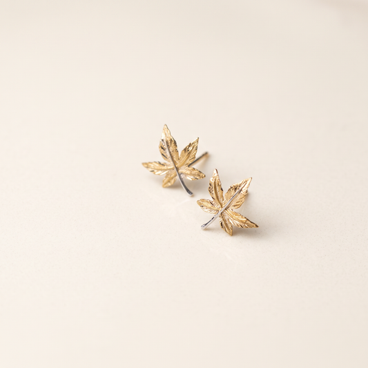 18K Gold Maple Leaf Autumn Elegant Stud Earrings Sparkling Sanblasted Finish Gift