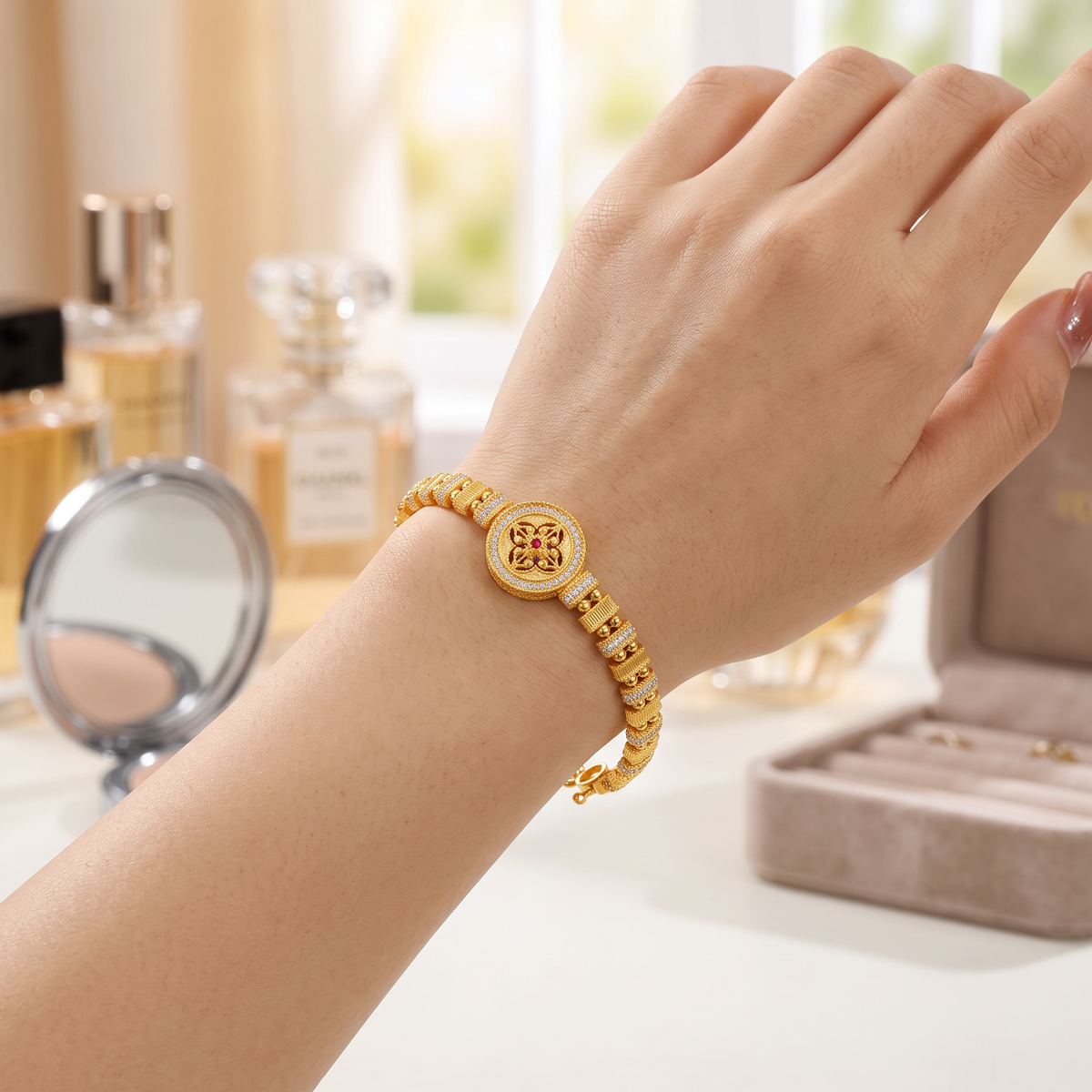 18k Fine Gold Wide Classic Zircon Detail Charm Bracelet