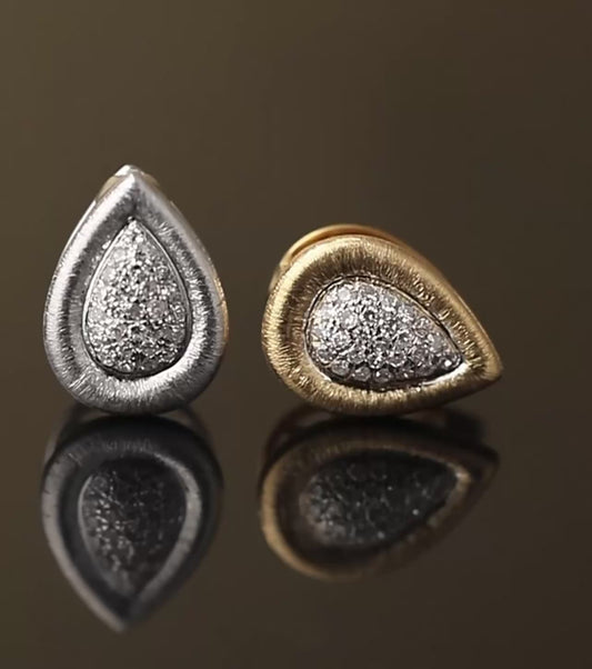 18K Gold Brushed Elegant Diamond Teardrop Clasp Pendant