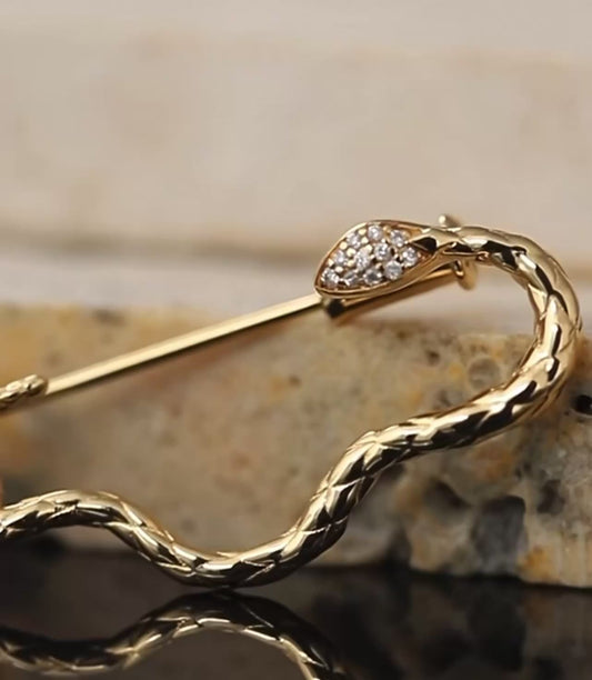 18K Gold Diamond Snake Shaped Brooch Pin Elegant Gift